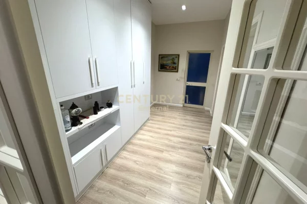 Shtepi me qera Apartament ne Tirane, 2+1, Mobilimi E mobiluar, Pagesa 800  Euro.