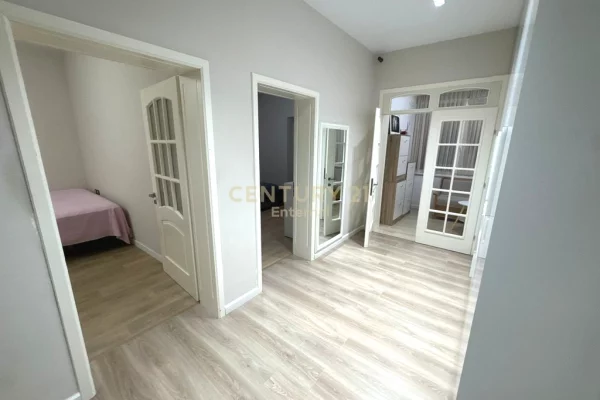 Shtepi me qera Apartament ne Tirane, 2+1, Mobilimi E mobiluar, Pagesa 800  Euro.