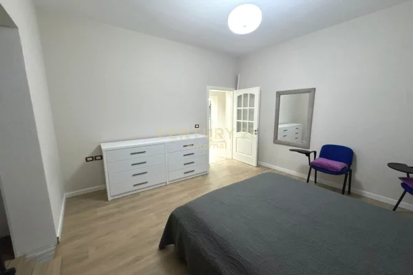 Shtepi me qera Apartament ne Tirane, 2+1, Mobilimi E mobiluar, Pagesa 800  Euro.