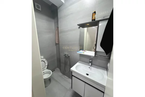 Shtepi me qera Apartament ne Tirane, 2+1, Mobilimi E mobiluar, Pagesa 800  Euro.