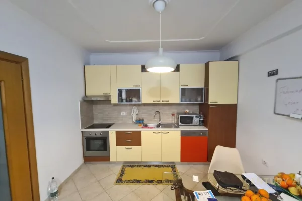 Shtepi me qera Apartament ne Tirane, 1+1, Mobilimi E mobiluar, Pagesa 600  Euro.