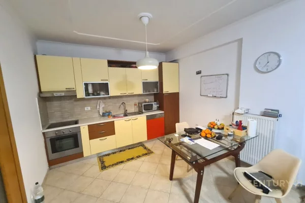Shtepi me qera Apartament ne Tirane, 1+1, Mobilimi E mobiluar, Pagesa 600  Euro.