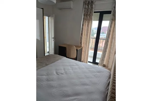 Shtepi me qera Apartament ne Tirane, 2+1, Mobilimi E mobiluar, Pagesa 700  Euro.