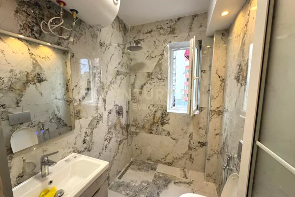 Shtepi ne shitje Apartament ne Tirane, 1+1, Mobilimi E mobiluar, Pagesa 235,000  Euro.