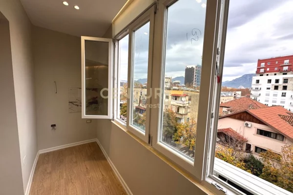 Shtepi ne shitje Apartament ne Tirane, 1+1, Mobilimi E mobiluar, Pagesa 235,000  Euro.