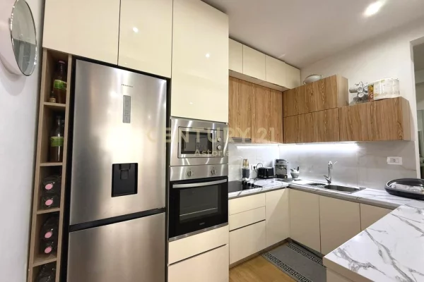 Appartamento in vendita a Tirana 2+1, Arredato