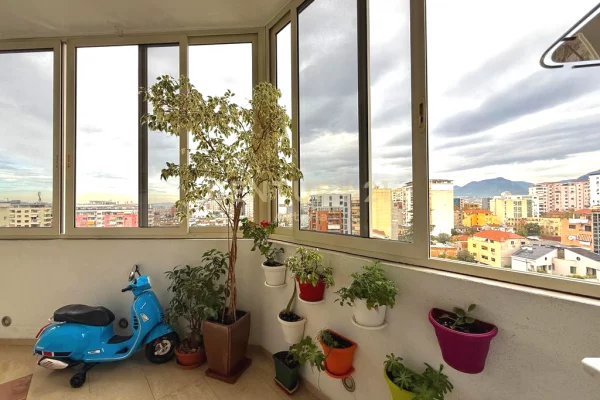 Appartamento in vendita a Tirana 2+1, Arredato