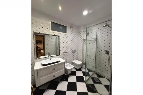 Shtepi me qera Apartament ne Tirane, 2+1, Mobilimi E mobiluar, Pagesa 1,050  Euro.