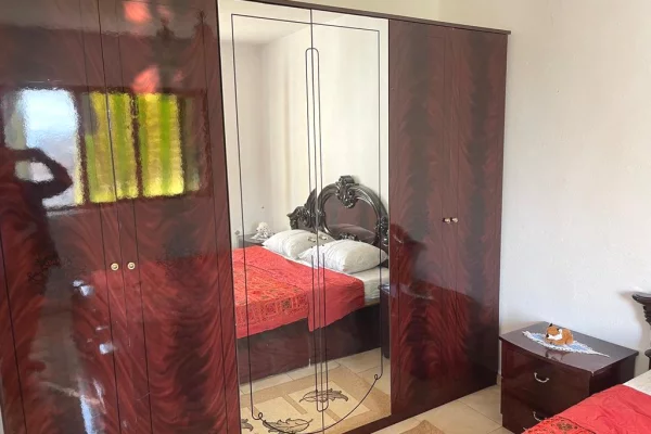 Shtepi me qera Apartament ne Tirane, 1+1, Mobilimi E mobiluar, Pagesa 35,000  Leke.