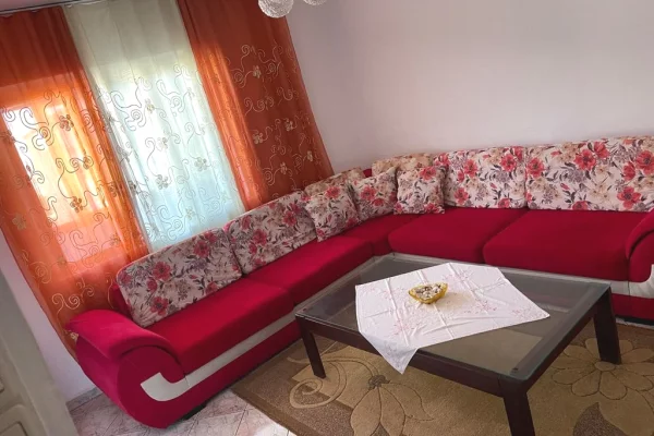 Shtepi me qera Apartament ne Tirane, 1+1, Mobilimi E mobiluar, Pagesa 35,000  Leke.