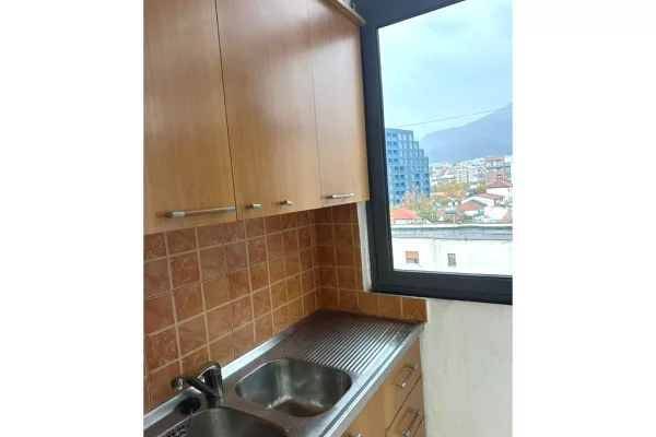 Shtepi me qera Apartament ne Tirane, 1+1, Mobilimi E mobiluar, Pagesa 35,000  Leke.