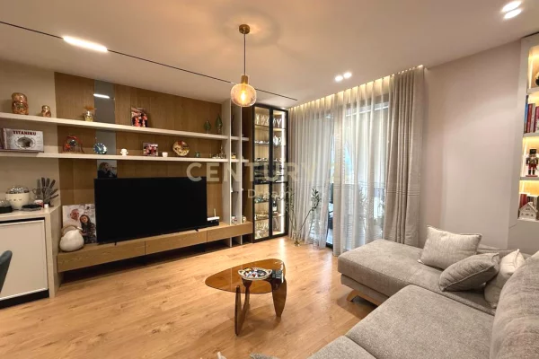 Appartamento in vendita a Tirana 2+1, Arredato