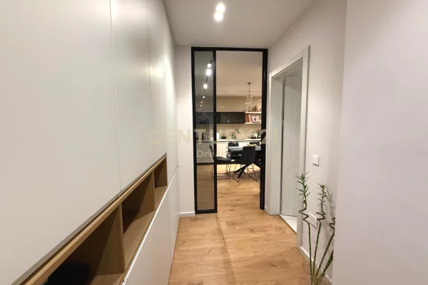 Appartamento in vendita a Tirana 2+1, Arredato