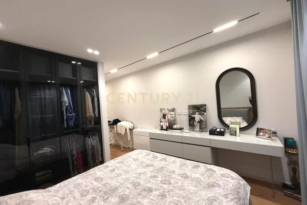 Appartamento in vendita a Tirana 2+1, Arredato