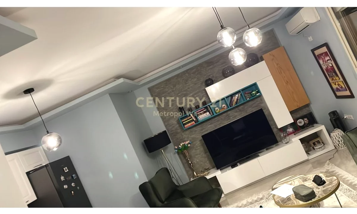 Appartamento in vendita a Tirana 2+1, Arredato