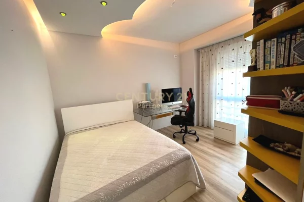 Shtepi me qera Apartament ne Tirane, 3+1, Mobilimi E mobiluar, Pagesa 1,200  Euro.