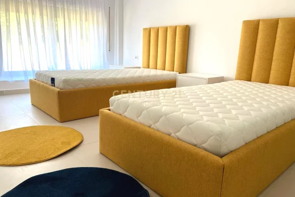 Shtepi me qera Duplex(shtepi me 2 kate) ne Tirane, 3+1, Mobilimi E mobiluar, Pagesa 1,400  Euro.