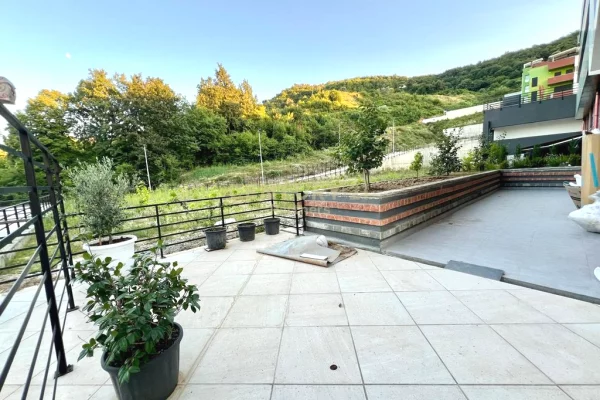 Shtepi me qera 3+1 ne Tirane - 1,400 Euro