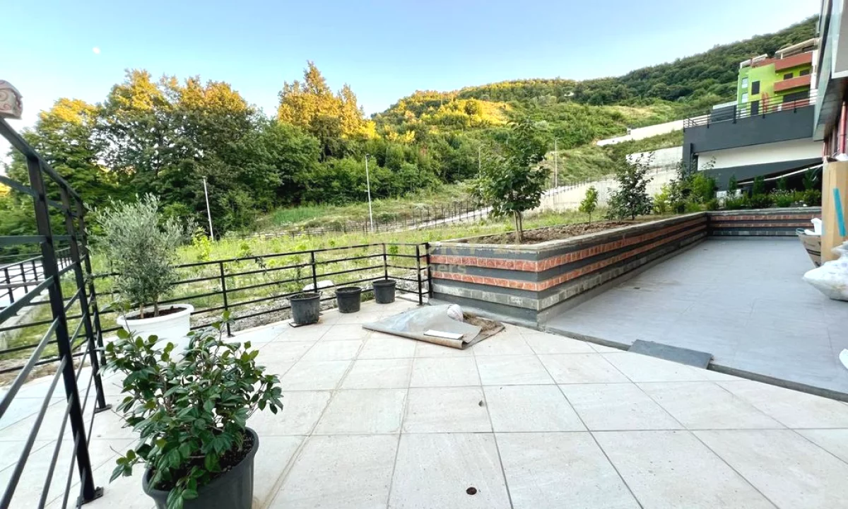 Shtepi me qera Duplex(shtepi me 2 kate) ne Tirane, 3+1, Mobilimi E mobiluar, Pagesa 1,400  Euro.