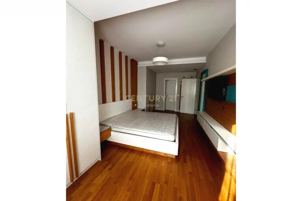 Shtepi me qera Apartament ne Tirane, 3+1, Mobilimi E mobiluar, Pagesa 1,500  Euro.