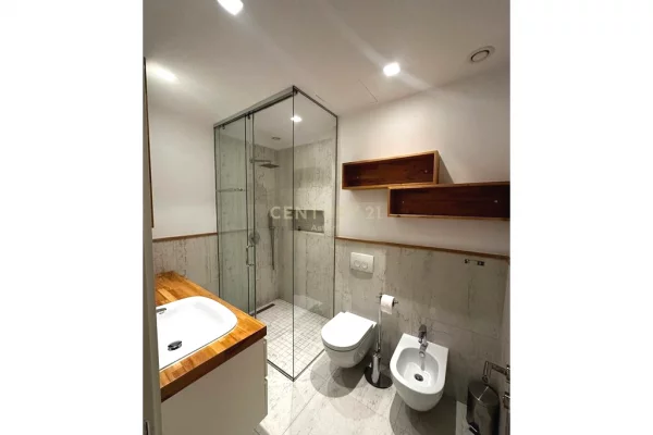 Shtepi me qera Apartament ne Tirane, 3+1, Mobilimi E mobiluar, Pagesa 1,500  Euro.