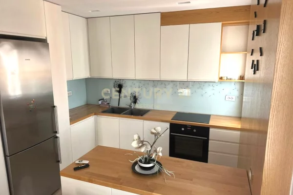 Shtepi me qera Apartament ne Tirane, 3+1, Mobilimi E mobiluar, Pagesa 1,500  Euro.