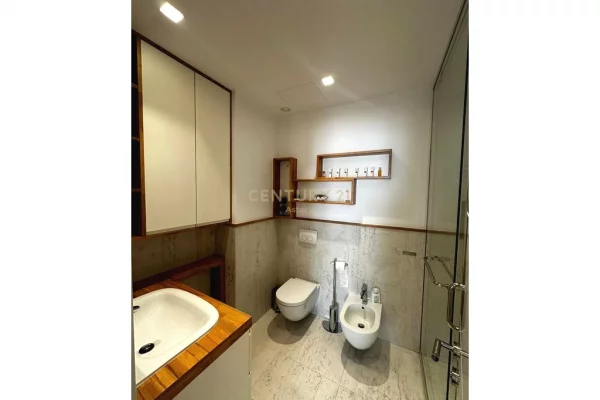 Shtepi me qera Apartament ne Tirane, 3+1, Mobilimi E mobiluar, Pagesa 1,500  Euro.