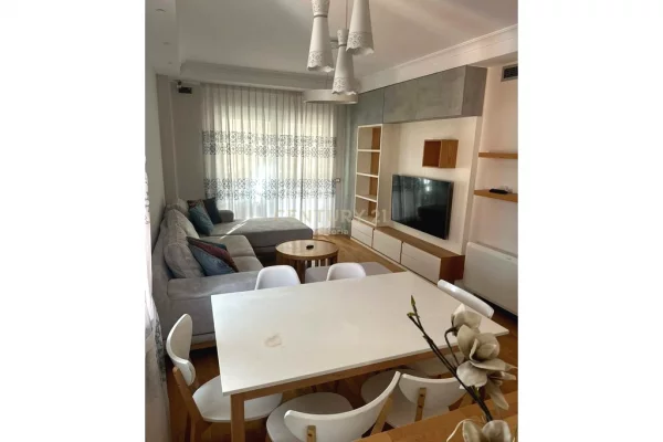 Shtepi me qera Apartament ne Tirane, 3+1, Mobilimi E mobiluar, Pagesa 1,500  Euro.