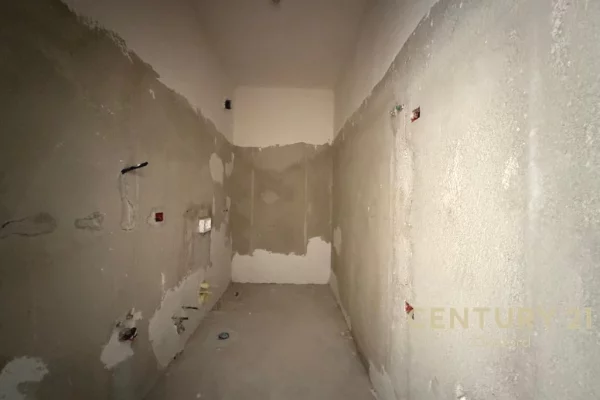 Appartamento in vendita a Tirana 2+1, Vuoto