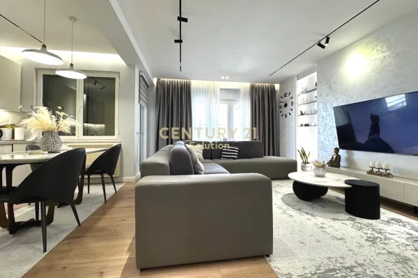 Appartamento in vendita a Tirana 3+1, Arredato