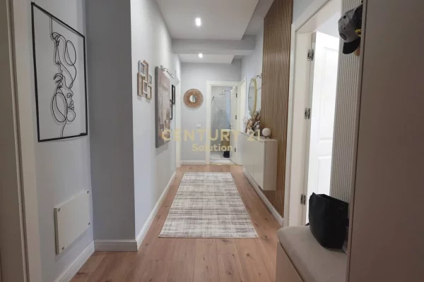 Appartamento in vendita a Tirana 3+1, Arredato