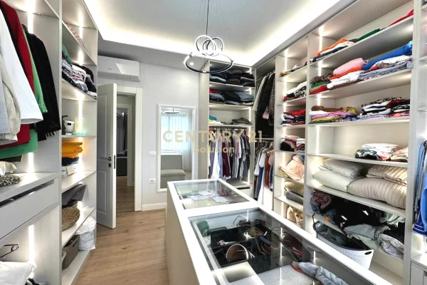 Appartamento in vendita a Tirana 3+1, Arredato