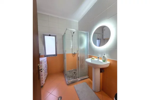 Shtepi me qera Apartament ne Tirane, 1+1, Mobilimi E mobiluar, Pagesa 450  Euro.