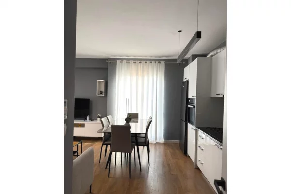 Shtepi me qera Apartament ne Tirane, 2+1, Mobilimi E mobiluar, Pagesa 750  Euro.