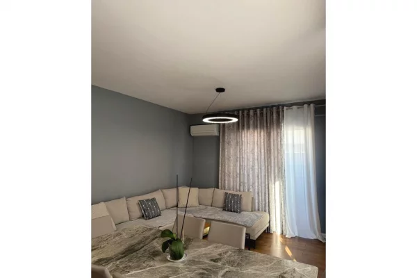 Shtepi me qera Apartament ne Tirane, 2+1, Mobilimi E mobiluar, Pagesa 750  Euro.