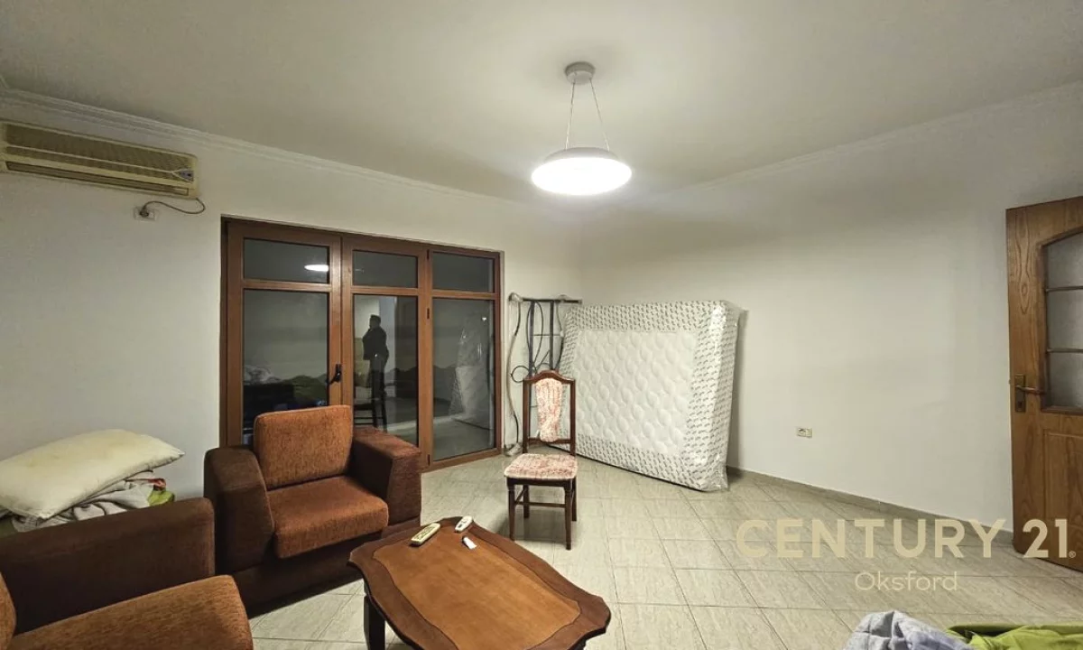 Appartamento in vendita a Tirana 2+1, SemiArredato