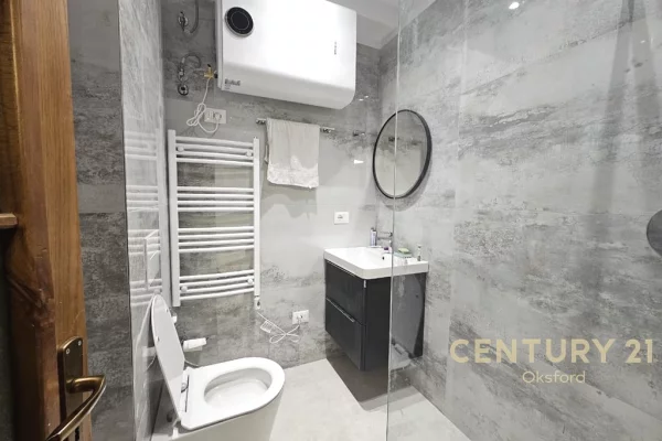 Appartamento in vendita a Tirana 2+1, SemiArredato