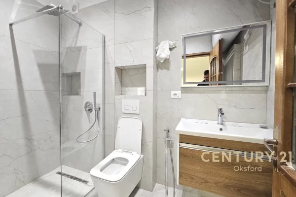 Appartamento in vendita a Tirana 2+1, SemiArredato