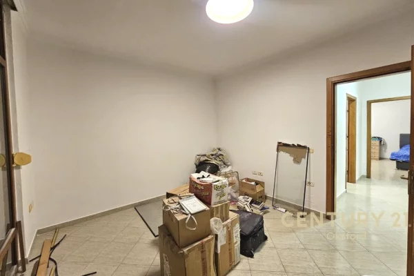 Appartamento in vendita a Tirana 2+1, SemiArredato