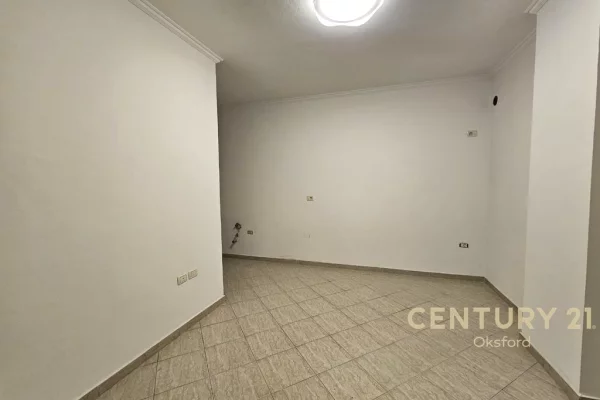 Appartamento in vendita a Tirana 2+1, SemiArredato