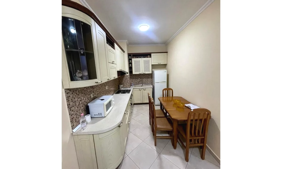 Shtepi me qera Apartament ne Tirane, 1+1, Mobilimi E mobiluar, Pagesa 550  Euro.