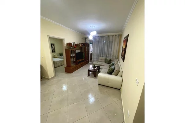 Shtepi me qera Apartament ne Tirane, 1+1, Mobilimi E mobiluar, Pagesa 550  Euro.