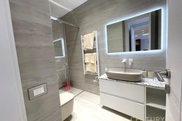 Appartamento in vendita a Tirana 2+1, Arredato