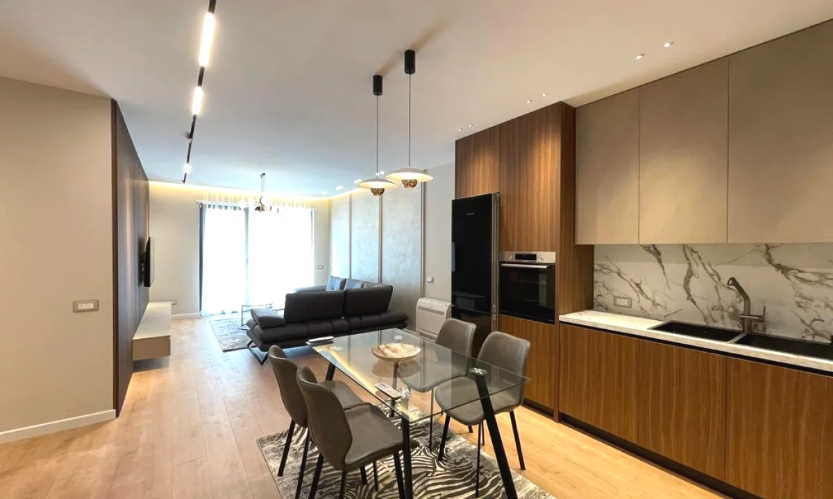 Appartamento in vendita a Tirana 2+1, Arredato