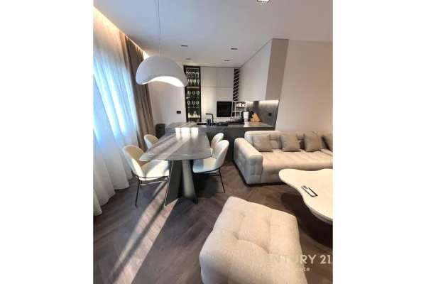 Appartamento in vendita a Tirana 2+1, Arredato