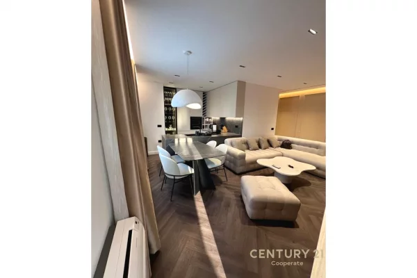 Appartamento in vendita a Tirana 2+1, Arredato