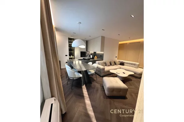 Appartamento in vendita a Tirana 2+1, Arredato