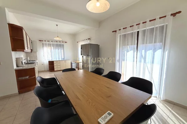 Shtepi me qera Vila Luksoze ne Tirane, 4+1, Mobilimi E mobiluar, Pagesa 1,000  Euro.