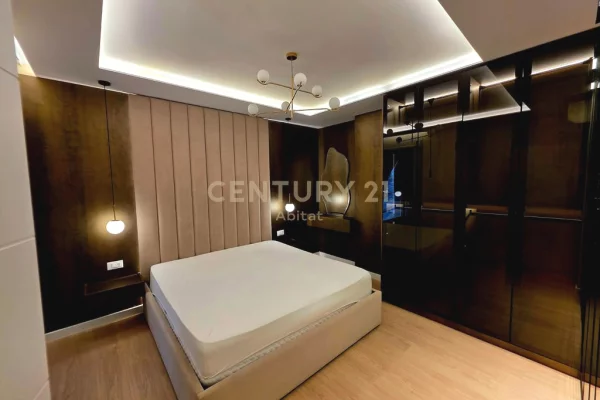 Shtepi me qera Apartament ne Tirane, 3+1, Mobilimi E mobiluar, Pagesa 1,800  Euro.