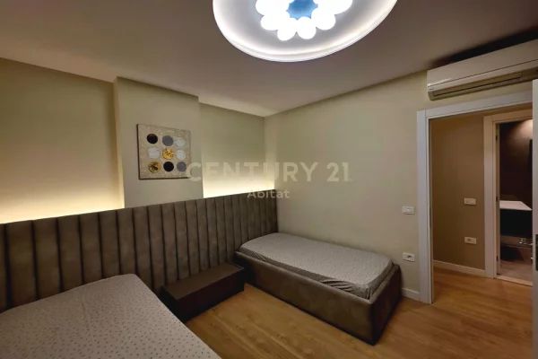 Shtepi me qera Apartament ne Tirane, 3+1, Mobilimi E mobiluar, Pagesa 1,800  Euro.